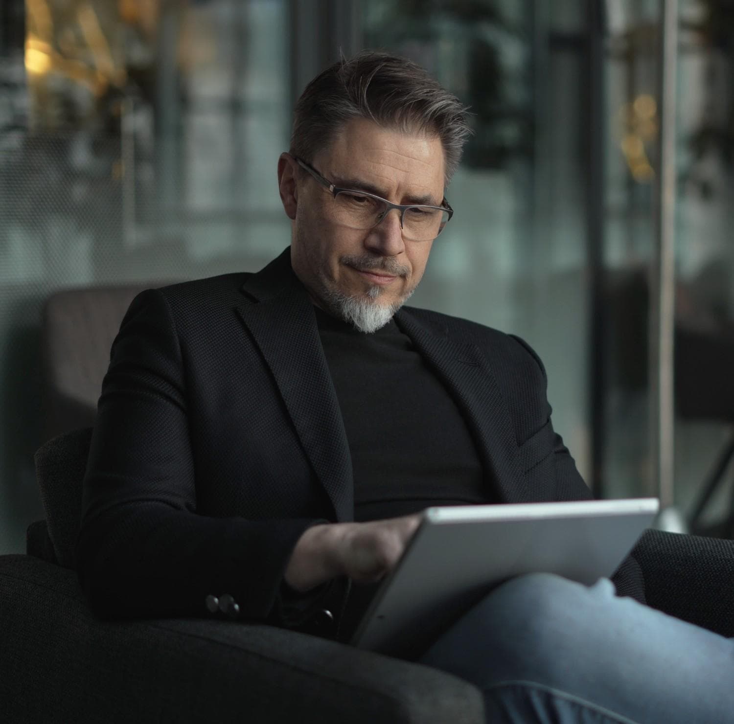 Ecommerce email marketing expert reviewing platform performance on tablet